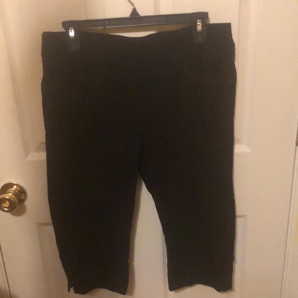 Lee Slim Fit Sculpting Black Capris Size 12